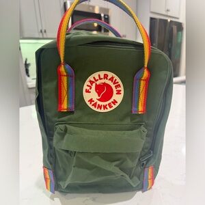 Fjällräven Kånken Rainbow Mini Green